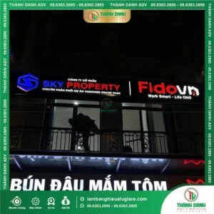 Bảng hiệu LED nền Alu chữ nổi Mica Hông Formex là gì?