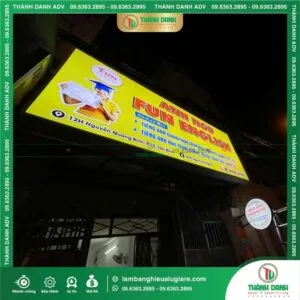 Lợi ích làm bảng hiệu Hiflex LED thanh in UV so với chất liệu khác