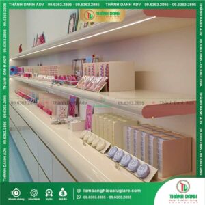 Những lỗi thường gặp khi thi công nội thất kệ trưng bày sản phẩm store mỹ phẩm