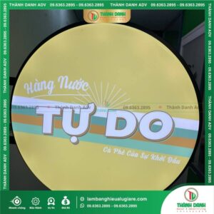 Quy trình làm bảng vẫy 3D Mica hút nổi in UV cho quán cà phê Tự Do cao cấp