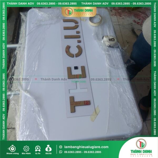 Ưu điểm của bảng tên bảng vẫy 3D chữ nổi Mica LED trắng shop thời trang nữ THE CIU