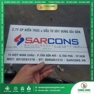 Ưu điểm của bảng tên Công ty Alu bạc xước in UV Công ty Sarcons