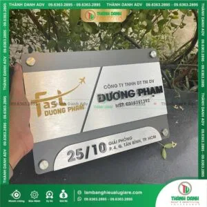 Ưu điểm của bảng tên Công ty Inox bạc xước chữ nổi Mica Cháo In UV Công ty Dương Phạm