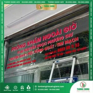 Ưu điểm của gia công chữ nổi Mica hông Formex cho phòng khám ngoài giờ