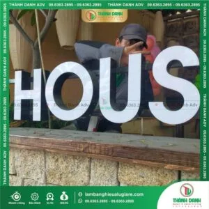 Ưu điểm của gia công chữ nổi Mica LED hông Formex cho tiệm nướng BBQ HOUSE