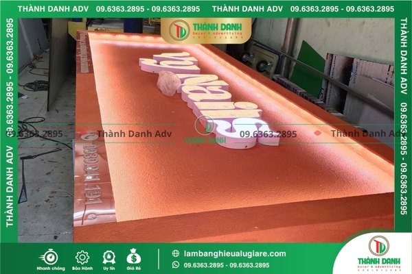 Bảng hiệu cemboard sơn gai là gì?