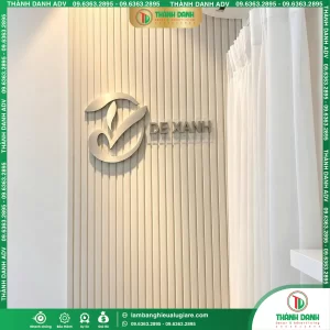 Bảng Hiệu Alu Chữ Nổi Inox DE SKIN Quận 1 – Mẫu Đẹp, Thi Công Thực Tế