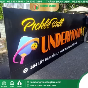 Thi công bảng hiệu alu sân Pickle Ball Underhood Tân Phú