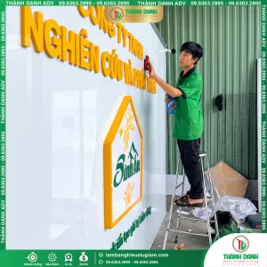 Thi Công Bảng Alu Chữ Mica Samson Đẹp, Chuyên Nghiệp